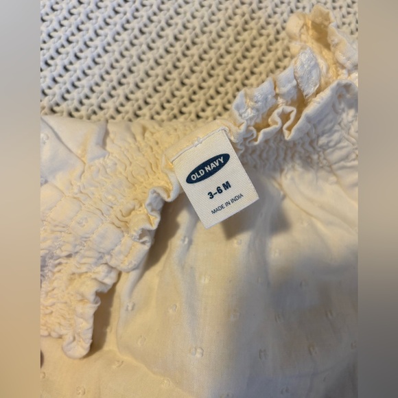 Old Navy Cream Textured Baby 2 pc Outfit - Picture 3 of 4